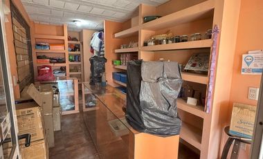 Oportunidad, Venta de casa con departamento y salón comercial
