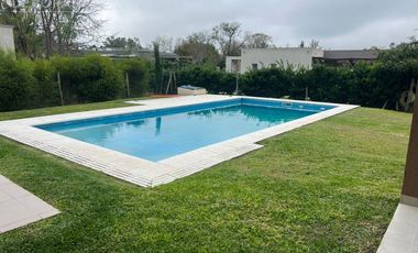 Casa en  alquiler en Barrio San Matías Escobar amoblada pileta 3 habitaciones dependencia