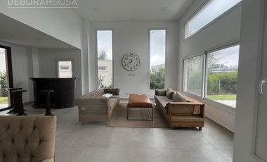 Casa en  alquiler en Barrio San Matías Escobar amoblada pileta 3 habitaciones dependencia