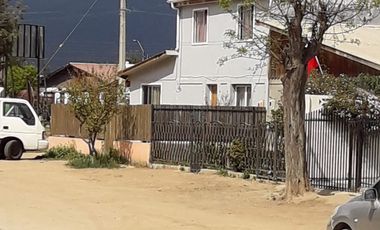 SE VENDE LINDA CASA 2 PISOS 3D 2B, LIMACHE