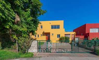 Gran Oportunidad de Arriendo, amplia casa familiar en micro barrio muy seguro a pasos de colegio Boston.