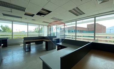 Amplia y luminosa oficina en Ciudad Empresarial