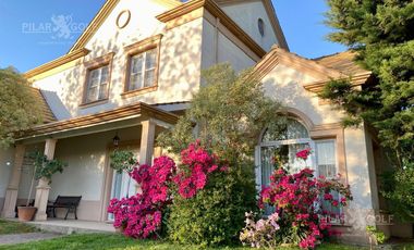 Casa amoblada en alquiler en Pilar Golf Country Club