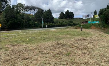 Venta de Lote Comercial Sobre Carretera Las Palmas Vía Principal