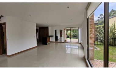 Se renta hermosa casa en Guaymaral