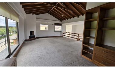 Se renta hermosa casa en Guaymaral