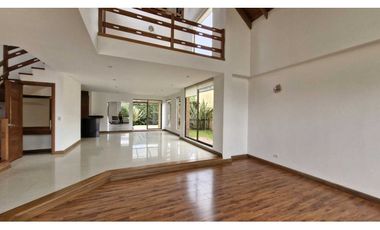 Se renta hermosa casa en Guaymaral