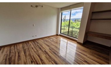 Se renta hermosa casa en Guaymaral