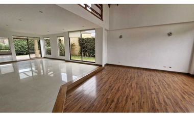 Se renta hermosa casa en Guaymaral