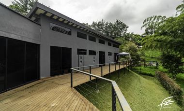 CASA CAMPESTRE EN VENTA EN EL CARMEN DE VIBORAL, ANTIOQUIA