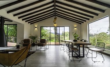 CASA CAMPESTRE EN VENTA EN EL CARMEN DE VIBORAL, ANTIOQUIA
