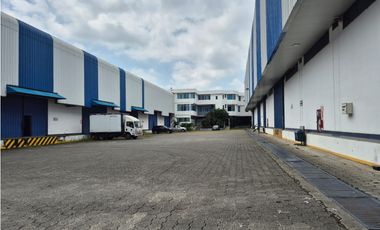 COMPLEJO DE BODEGAS 9.616 m² EN ALQUILER – GUAYAQUIL – VA DAULE