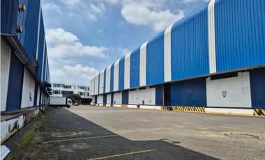 COMPLEJO DE BODEGAS 9.616 m² EN ALQUILER – GUAYAQUIL – VA DAULE