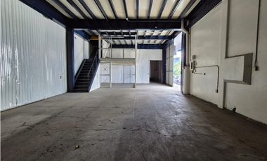 COMPLEJO DE BODEGAS 9.616 m² EN ALQUILER – GUAYAQUIL – VA DAULE