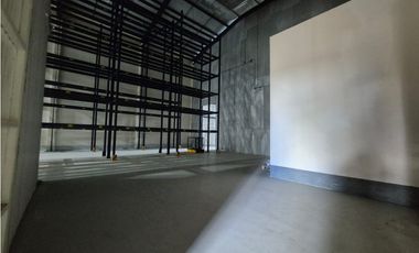 COMPLEJO DE BODEGAS 9.616 m² EN ALQUILER – GUAYAQUIL – VA DAULE