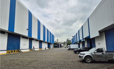 COMPLEJO DE BODEGAS 9.616 m² EN ALQUILER – GUAYAQUIL – VA DAULE