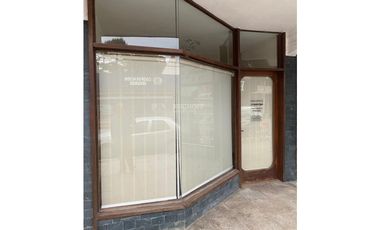 EXCELENTE LOCAL COMERCIAL, SOBRE AVENIDA BUENOS AIRES