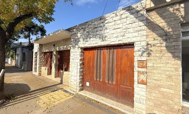 Casa + Oficina en Centro de Venado Tuerto con Potencial de Desarrollo.