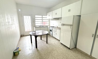 Casa + Oficina en Centro de Venado Tuerto con Potencial de Desarrollo.