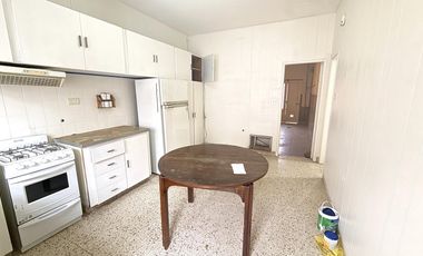 Casa + Oficina en Centro de Venado Tuerto con Potencial de Desarrollo.