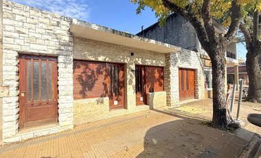 Casa + Oficina en Centro de Venado Tuerto con Potencial de Desarrollo.