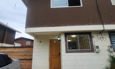 Se arrienda casa pareada Condominio Llanos de La Cruz