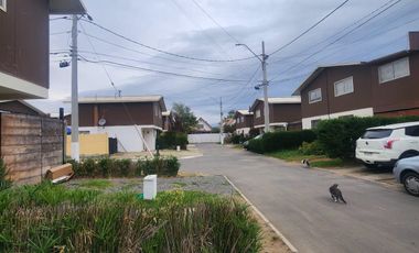 Se arrienda casa pareada Condominio Llanos de La Cruz