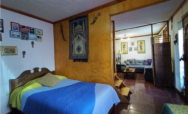 Amplia Casa Esquina en Nueva Aurora a pasos de Agua Santa, Viña