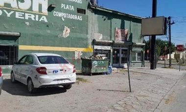 Local en esquina en Renta