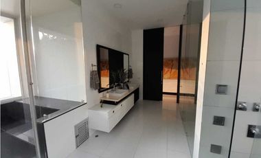 Venta lujosa Casa Poblado Balsos DL 9049400