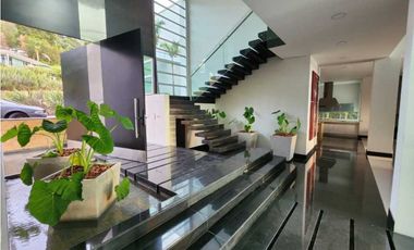 Venta lujosa Casa Poblado Balsos DL 9049400