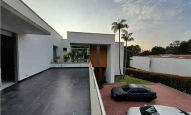 Venta lujosa Casa Poblado Balsos DL 9049400