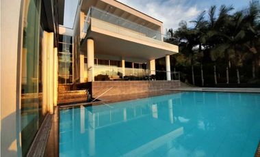 Venta lujosa Casa Poblado Balsos DL 9049400