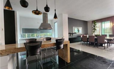 Venta lujosa Casa Poblado Balsos DL 9049400