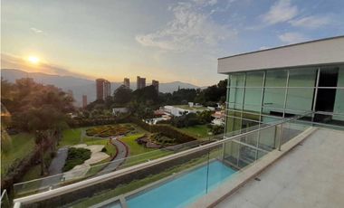 Venta lujosa Casa Poblado Balsos DL 9049400