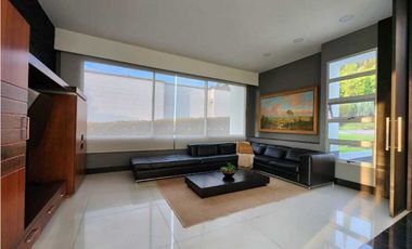 Venta lujosa Casa Poblado Balsos DL 9049400