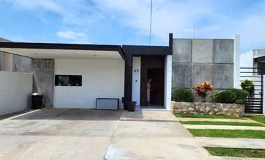 Casa en Renta Amueblada en Conkal con piscina