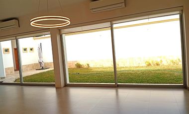 Casa exclusiva de 456 m² en La Riviera, Piura