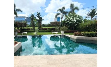 Fairway Estates frente al golf