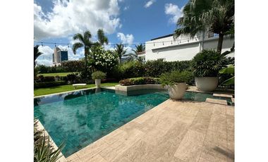 Fairway Estates frente al golf