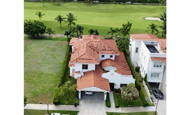Fairway Estates frente al golf