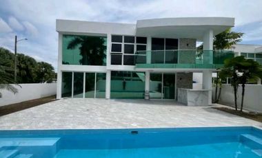 CASA EN COSTA SUR COSTA ESMERALDA 4REC 4,5 B 500M2 DOS NIVELES