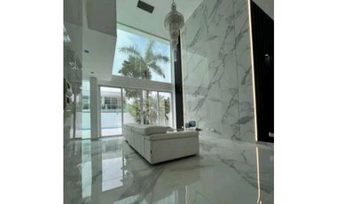 CASA EN COSTA SUR COSTA ESMERALDA 4REC 4,5 B 500M2 DOS NIVELES