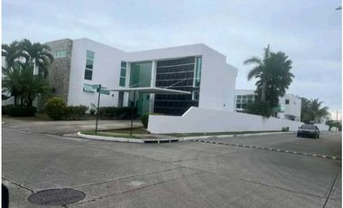 CASA EN COSTA SUR COSTA ESMERALDA 4REC 4,5 B 500M2 DOS NIVELES