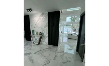 CASA EN COSTA SUR COSTA ESMERALDA 4REC 4,5 B 500M2 DOS NIVELES