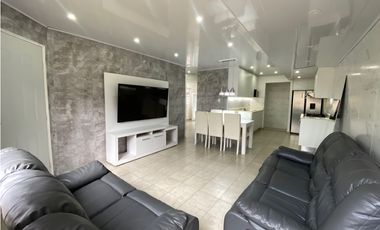 VENTA de CASA UNIFAMILIAR REMODELADA de ESQUINA en LAS CUMBRES - LH
