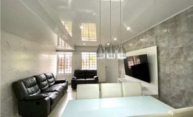 VENTA de CASA UNIFAMILIAR REMODELADA de ESQUINA en LAS CUMBRES - LH