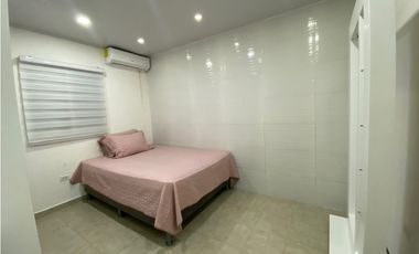 VENTA de CASA UNIFAMILIAR REMODELADA de ESQUINA en LAS CUMBRES - LH