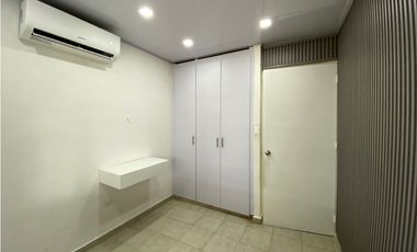 VENTA de CASA UNIFAMILIAR REMODELADA de ESQUINA en LAS CUMBRES - LH