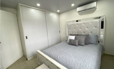 VENTA de CASA UNIFAMILIAR REMODELADA de ESQUINA en LAS CUMBRES - LH